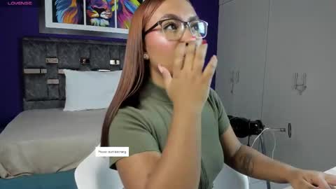 Snapshot of emylilux chatting on 03-19-26, 12:09 Emylilux online show from 03-19-26, 12:09