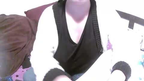 Snapshot of emylovely chatting on 10-22-25, 10:31 Emy online show from 10-22-25, 10:31