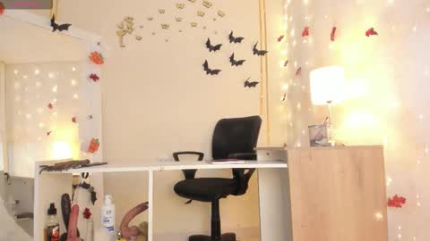 EMYLY  online show from 10-18-25, 07:36