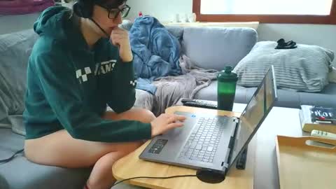 Snapshot of emyxxl chatting on 02-17-26, 01:29 emyxxl online show from 02-17-26, 01:29