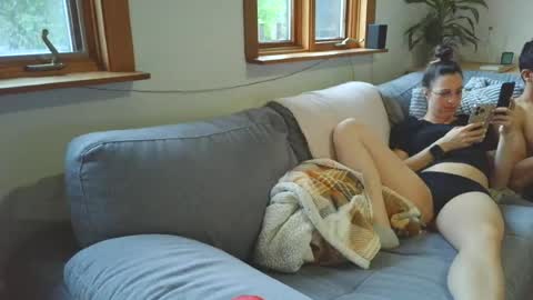 Snapshot of emyxxl chatting on 06-12-26, 12:42 emyxxl online show from 06-12-26, 12:42
