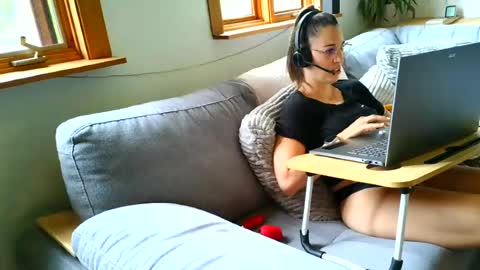 Snapshot of emyxxl chatting on 07-09-26, 01:37 emyxxl online show from 07-09-26, 01:37