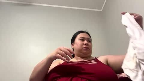 Snapshot of encasedbeauty chatting on 10-18-25, 01:08 Ela online show from 10-18-25, 01:08