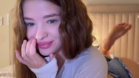 Snapshot of endlessmia chatting on 03-05-26, 12:17 Mia online show from 03-05-26, 12:17