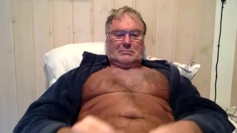 Snapshot of endurado chatting on 11-02-25, 07:33 endurado online show from 11-02-25, 07:33