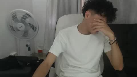 Snapshot of energy_lover_137 chatting on 01-12-26, 05:07 Bunny online show from 01-12-26, 05:07