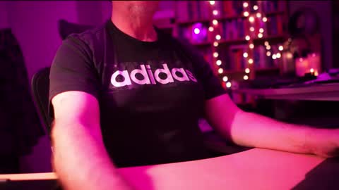 Snapshot of energybra chatting on 10-16-25, 10:22 uk online show from 10-16-25, 10:22