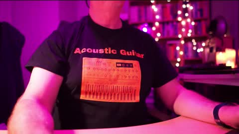 Snapshot of energybra chatting on 11-13-25, 11:58 uk online show from 11-13-25, 11:58