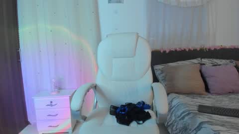 juliana  online show from 12-14-25, 01:00