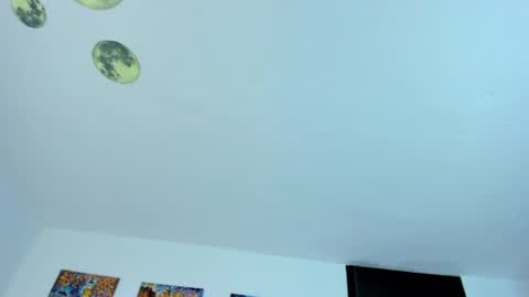 juliana  online show from 04-17-26, 06:05