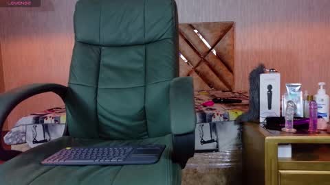Snapshot of engel_devil chatting on 09-11-25, 11:10 Engel online show from 09-11-25, 11:10