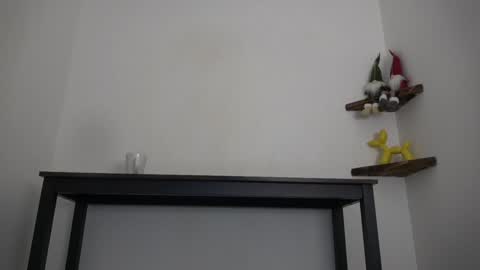 Snapshot of english_rose__ chatting on 12-15-25, 02:43 Rosie online show from 12-15-25, 02:43