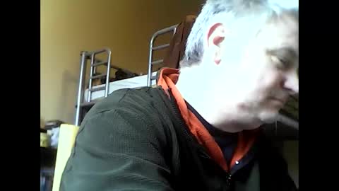 Snapshot of englishguysurrey chatting on 02-18-26, 11:50 englishguysurrey online show from 02-18-26, 11:50