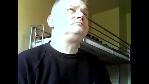 Snapshot of englishguysurrey chatting on 02-26-26, 10:47 englishguysurrey online show from 02-26-26, 10:47