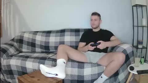 Snapshot of englishladxxx chatting on 04-23-26, 08:33 Englishladxxx online show from 04-23-26, 08:33