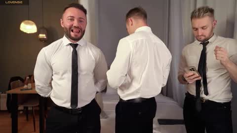 Snapshot of enjohnny chatting on 09-27-25, 03:17 Johnny online show from 09-27-25, 03:17