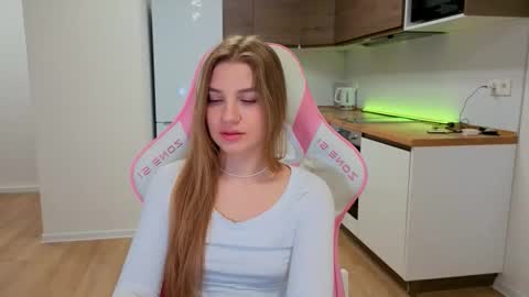 Snapshot of enjoyeverymoment_ chatting on 03-17-26, 08:34 enjoyeverymoment_ online show from 03-17-26, 08:34