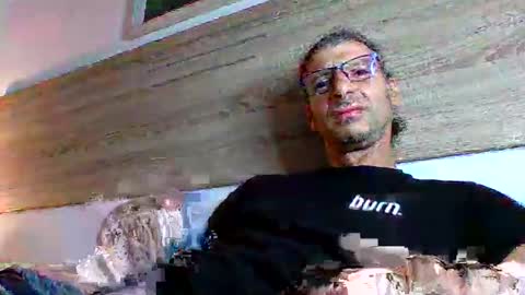 Snapshot of enri222 chatting on 10-16-25, 09:38 rineking online show from 10-16-25, 09:38