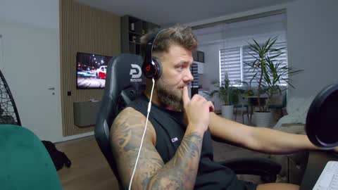 Erik online show from 12-09-24, 11:26