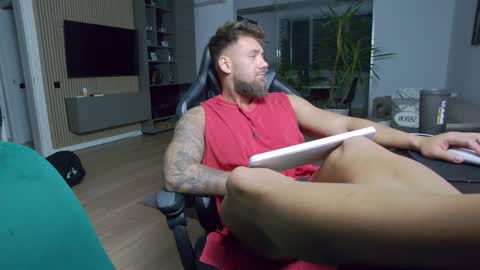 Erik online show from 12-19-24, 08:34