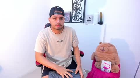 Snapshot of enrique_villa23 chatting on 01-13-25, 11:52 enrique online show from 01-13-25, 11:52