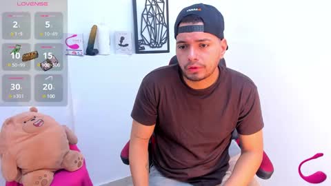 Snapshot of enrique_villa23 chatting on 01-19-25, 01:44 enrique online show from 01-19-25, 01:44