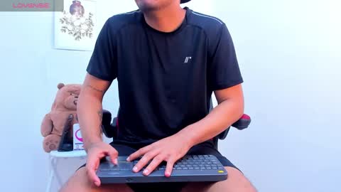 Snapshot of enrique_villa23 chatting on 01-25-25, 12:37 enrique online show from 01-25-25, 12:37