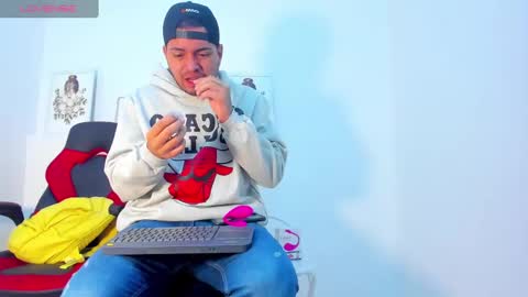 Snapshot of enrique_villa23 chatting on 01-27-25, 12:48 enrique online show from 01-27-25, 12:48