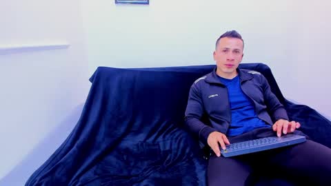 Snapshot of enrique_villa23 chatting on 03-04-25, 01:17 enrique online show from 03-04-25, 01:17