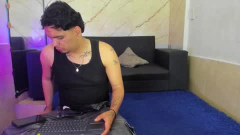 Snapshot of enrique_villa23 chatting on 09-15-25, 12:38 enrique online show from 09-15-25, 12:38