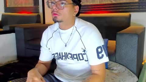 Snapshot of enrique_villa23 chatting on 09-22-25, 12:07 enrique online show from 09-22-25, 12:07