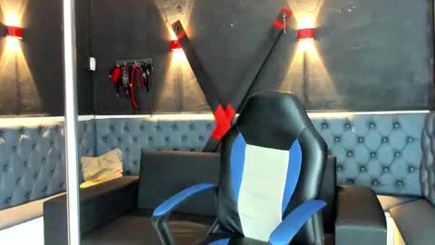 Snapshot of enrique_villa23 chatting on 10-15-25, 11:43 enrique online show from 10-15-25, 11:43