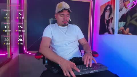 Snapshot of enrique_villa23 chatting on 10-17-25, 01:03 enrique online show from 10-17-25, 01:03