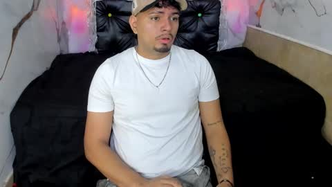 Snapshot of enrique_villa23 chatting on 10-24-25, 11:39 enrique online show from 10-24-25, 11:39