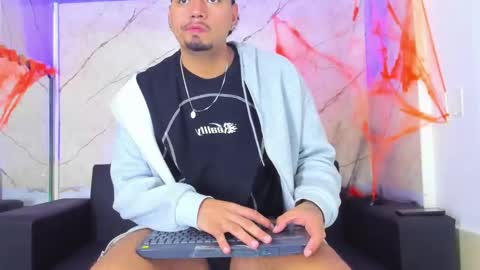 Snapshot of enrique_villa23 chatting on 10-25-25, 11:51 enrique online show from 10-25-25, 11:51