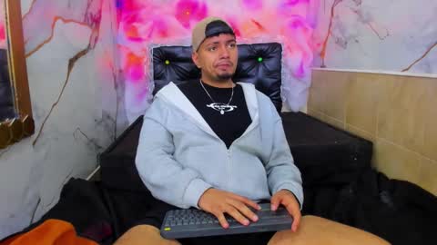 Snapshot of enrique_villa23 chatting on 10-26-25, 11:49 enrique online show from 10-26-25, 11:49