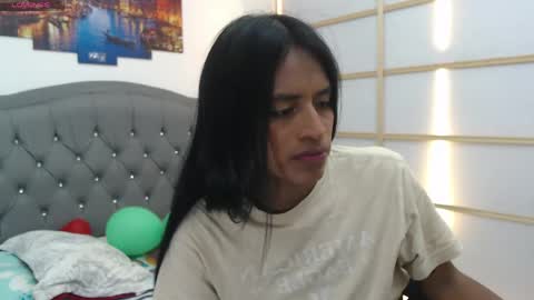 Snapshot of enyelin chatting on 05-05-26, 10:18 Enyenlina online show from 05-05-26, 10:18