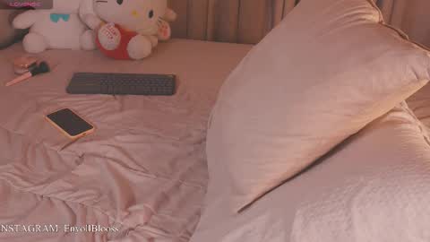 Snapshot of enyollbloss chatting on 02-18-26, 07:32 Call me Sweet online show from 02-18-26, 07:32