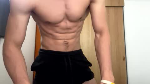Snapshot of enzo_savage chatting on 02-16-26, 06:48 enzo_savage online show from 02-16-26, 06:48