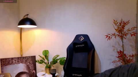 Snapshot of enzo_steel chatting on 02-12-26, 06:25 enzo_steel online show from 02-12-26, 06:25