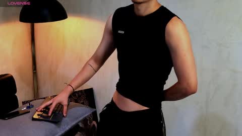 Snapshot of enzo_steel chatting on 06-02-26, 06:04 enzo_steel online show from 06-02-26, 06:04