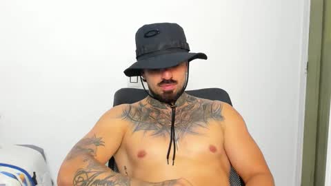 Snapshot of enzoaren chatting on 10-24-25, 02:08 Enzo Aren online show from 10-24-25, 02:08
