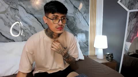 Snapshot of enzorodriguezz chatting on 10-22-25, 12:27 Enzo Rodriguez online show from 10-22-25, 12:27