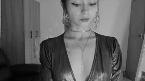 Snapshot of ephemeral_hot chatting on 03-29-26, 12:21 Leyla online show from 03-29-26, 12:21