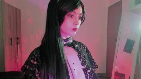 Snapshot of ephemeral_hot chatting on 04-11-26, 11:42 Leyla online show from 04-11-26, 11:42