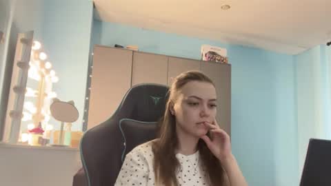 Snapshot of eracloke chatting on 03-10-26, 05:34 Lily online show from 03-10-26, 05:34