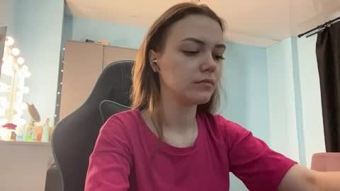 Snapshot of eracloke chatting on 03-16-26, 12:06 Lily online show from 03-16-26, 12:06