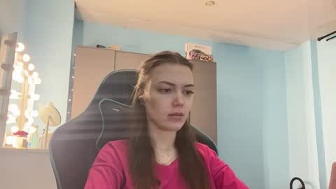 Snapshot of eracloke chatting on 03-19-26, 02:15 Lily online show from 03-19-26, 02:15