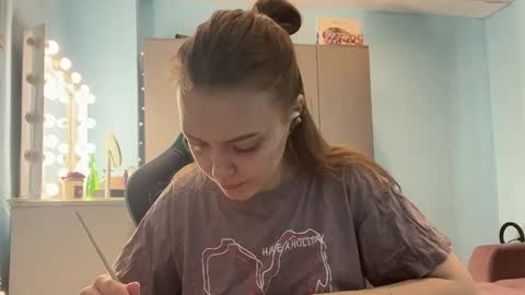 Snapshot of eracloke chatting on 03-25-26, 02:17 Lily online show from 03-25-26, 02:17