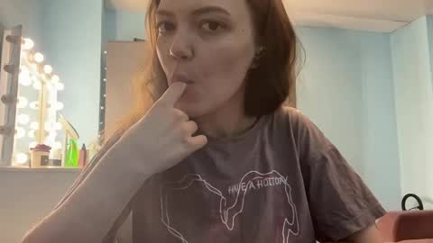 Snapshot of eracloke chatting on 03-29-26, 02:22 Lily online show from 03-29-26, 02:22